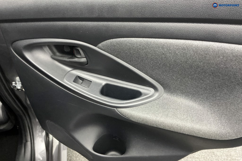 Toyota Yaris Design Automatic Petrol-Electric Hybrid Hatchback - Stock Number (1580636) - 24th supplementary image