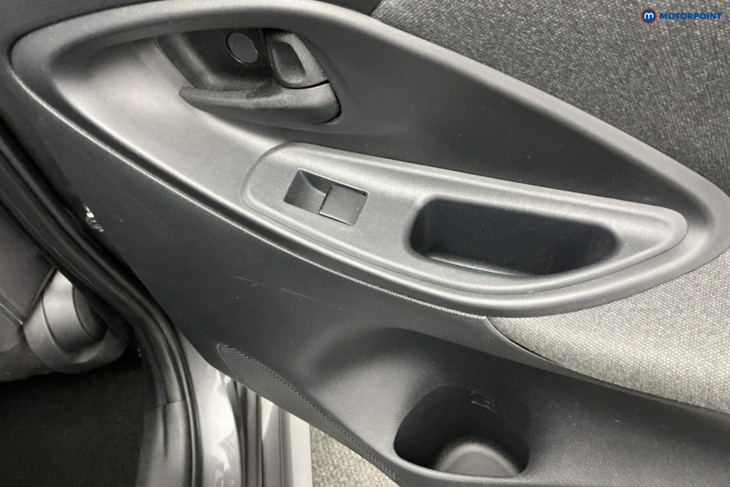 Toyota Yaris Design Automatic Petrol-Electric Hybrid Hatchback - Stock Number (1580636) - 25th supplementary image