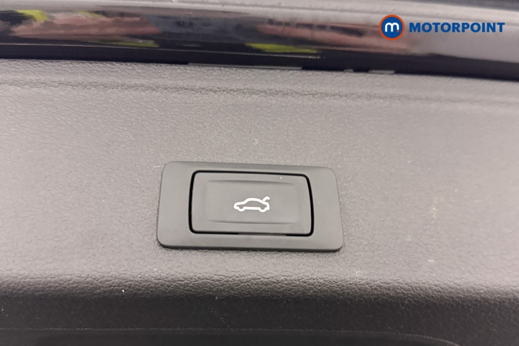 Audi A4 Black Edition Manual Petrol Estate - Stock Number (1584228) - 8th supplementary image