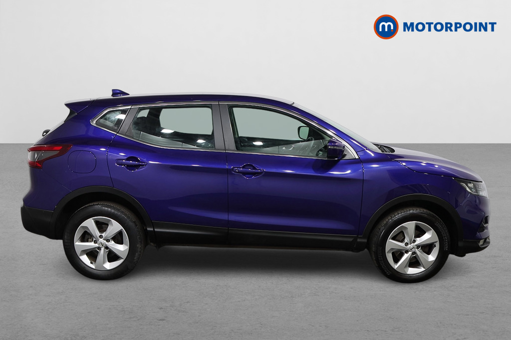 Nissan Qashqai Acenta Premium Manual Diesel SUV - Stock Number (1585433) - Drivers side