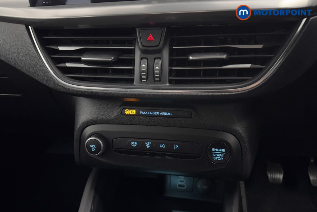 Ford Focus Titanium Manual Petrol Hatchback - Stock Number (1586354) - 13th supplementary image