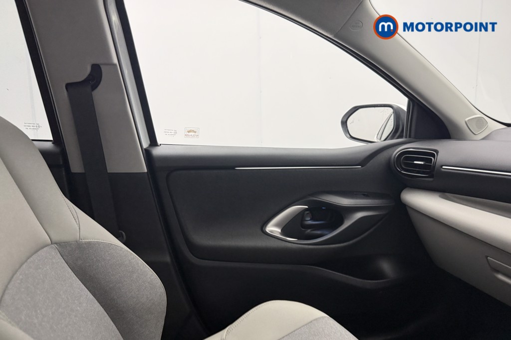 Toyota Yaris Excel Automatic Petrol-Electric Hybrid Hatchback - Stock Number (1586568) - 24th supplementary image