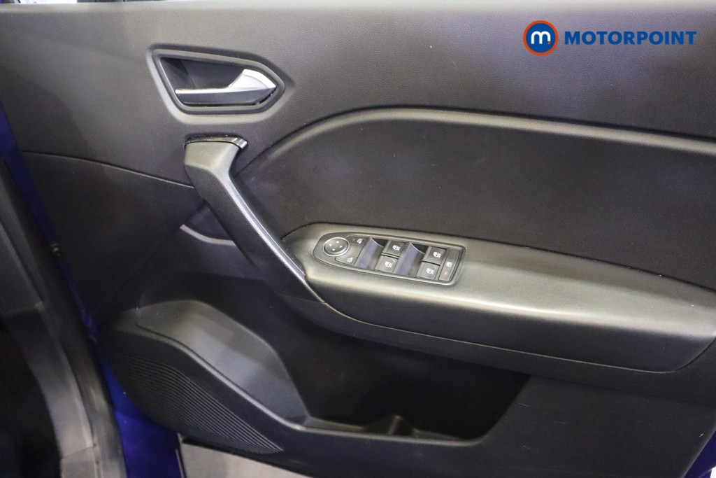 Renault Captur Iconic Edition Manual Petrol SUV - Stock Number (1588166) - 13th supplementary image