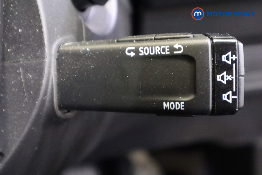 Renault Captur Iconic Edition Manual Petrol SUV - Stock Number (1588166) - 19th supplementary image