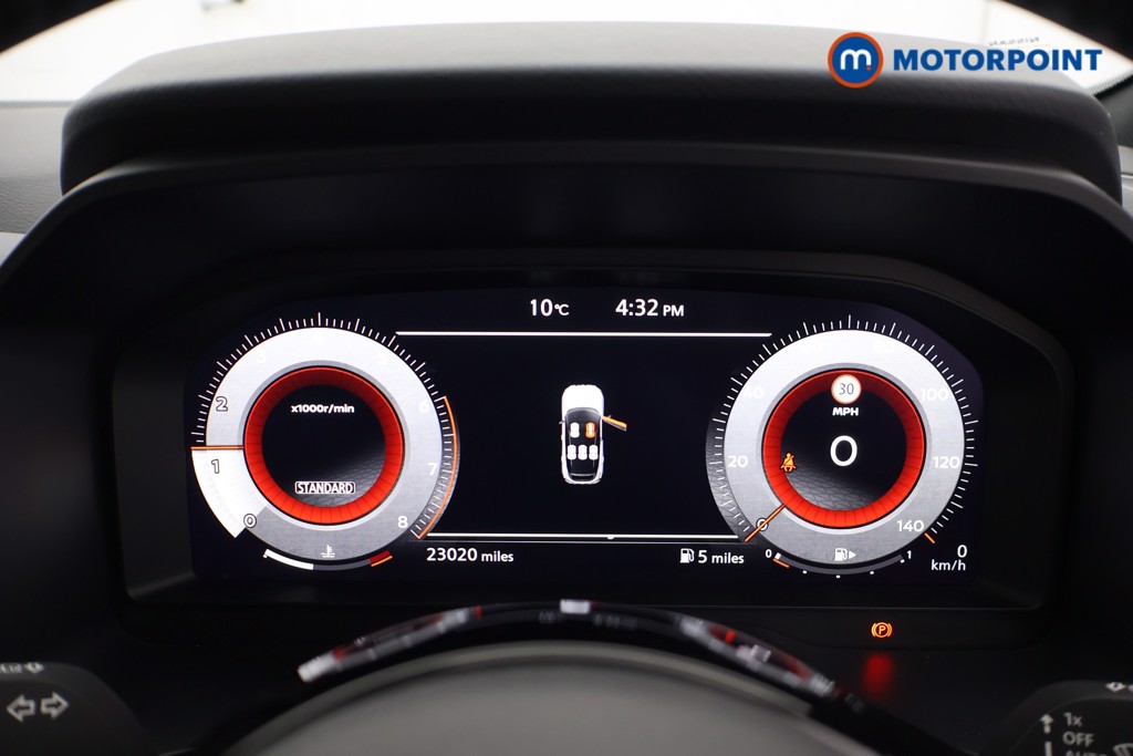 Nissan Qashqai Tekna Manual Petrol SUV - Stock Number (1588360) - 4th supplementary image