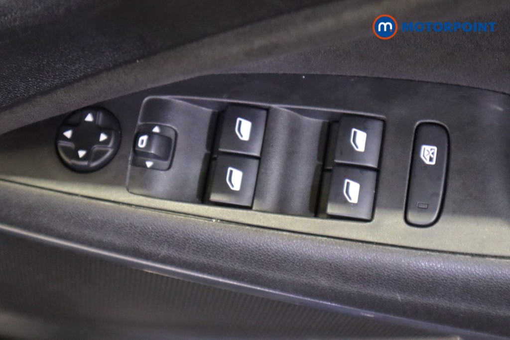 Vauxhall Crossland Ultimate Manual Diesel SUV - Stock Number (1589440) - 15th supplementary image