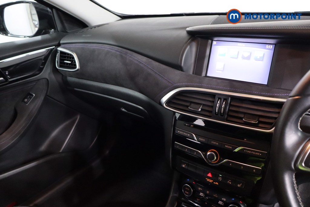 Infiniti Q30 Premium Manual Petrol Hatchback - Stock Number (1589915) - 3rd supplementary image
