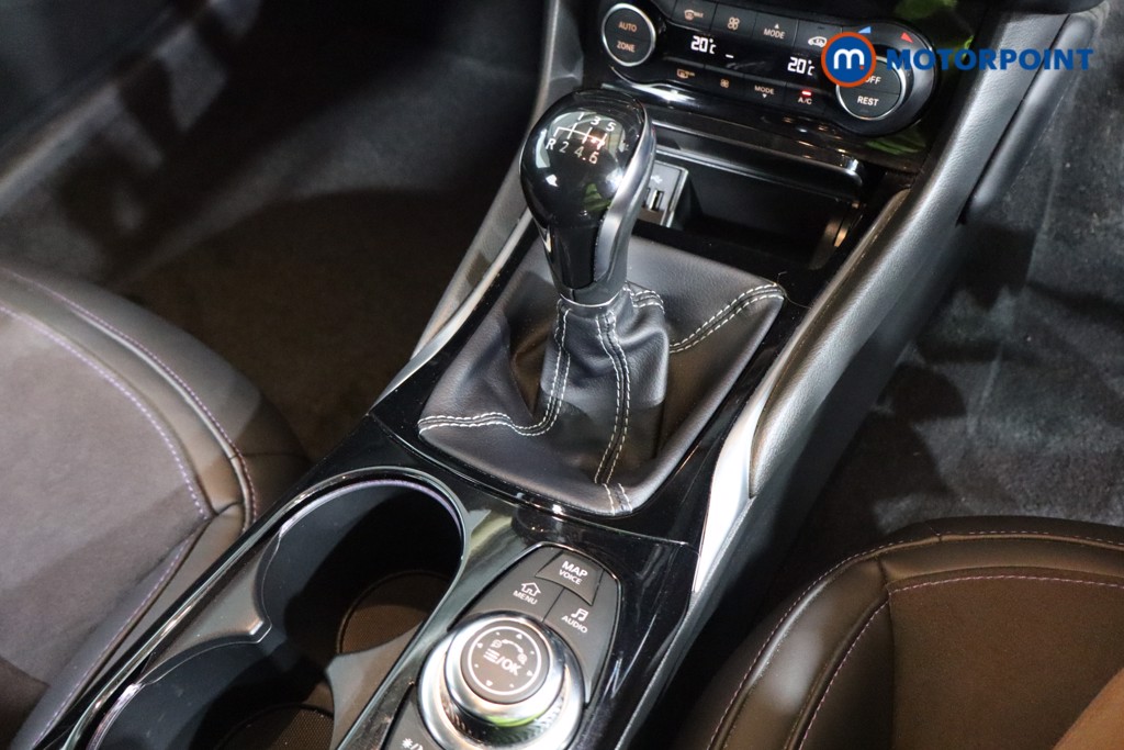 Infiniti Q30 Premium Manual Petrol Hatchback - Stock Number (1589915) - 13th supplementary image