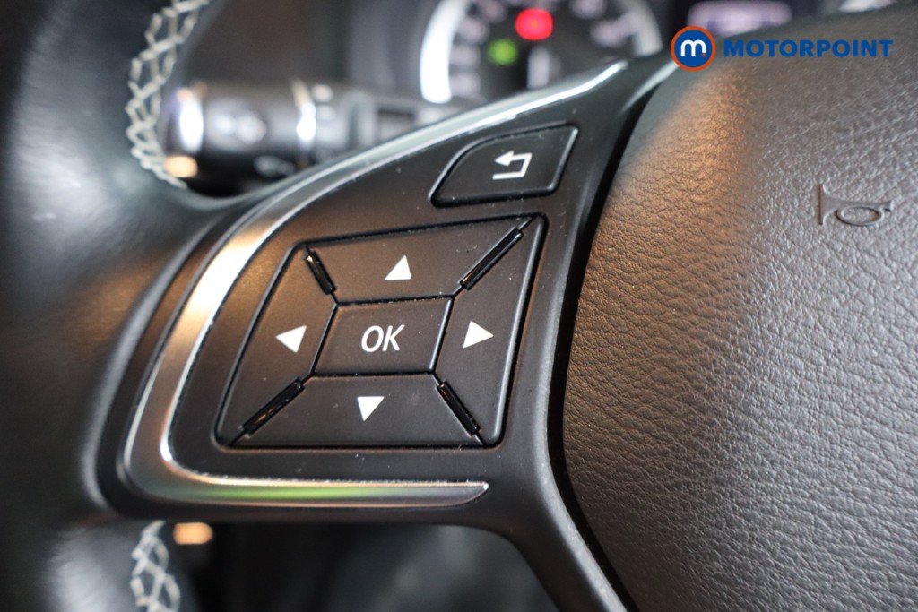 Infiniti Q30 Premium Manual Petrol Hatchback - Stock Number (1589915) - 15th supplementary image