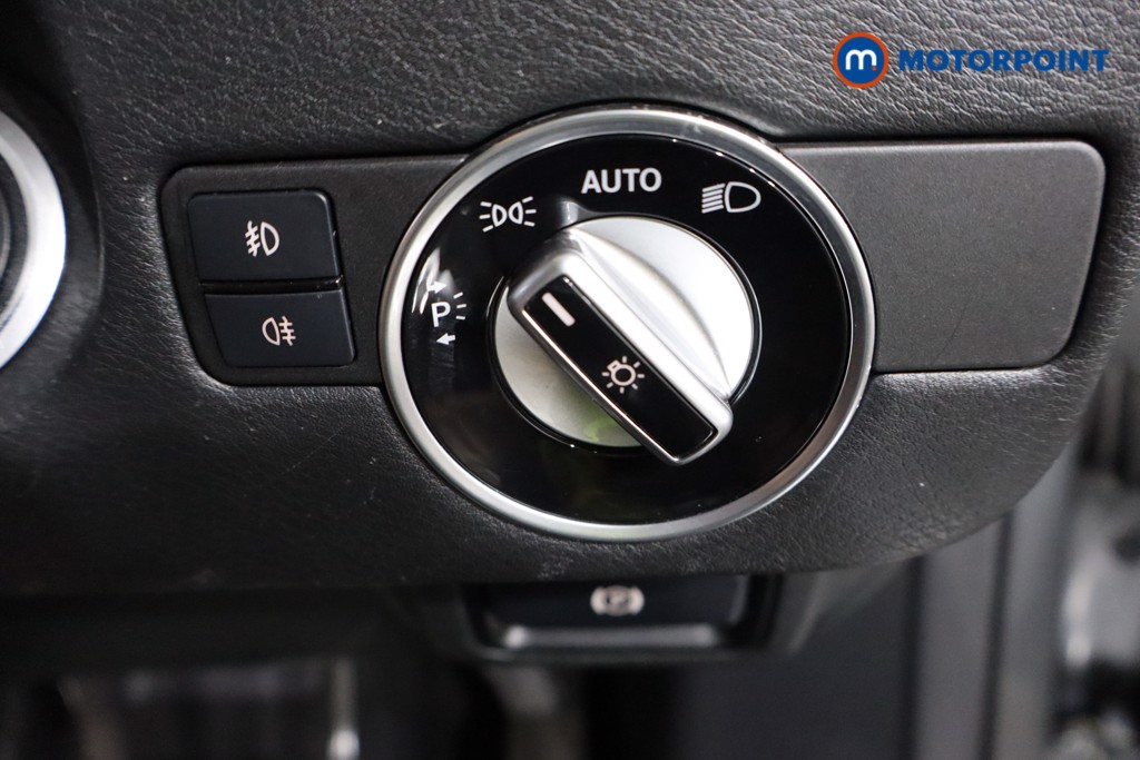 Infiniti Q30 Premium Manual Petrol Hatchback - Stock Number (1589915) - 19th supplementary image