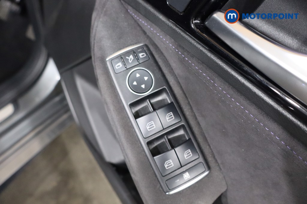 Infiniti Q30 Premium Manual Petrol Hatchback - Stock Number (1589915) - 20th supplementary image