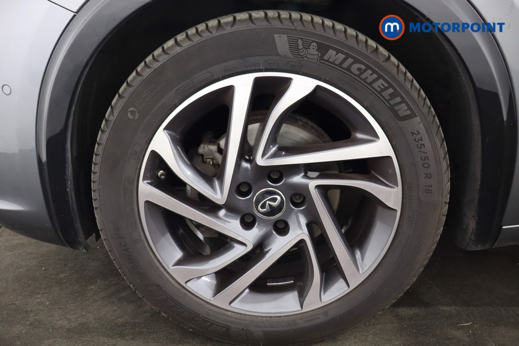 Infiniti Q30 Premium Manual Petrol Hatchback - Stock Number (1589915) - 30th supplementary image