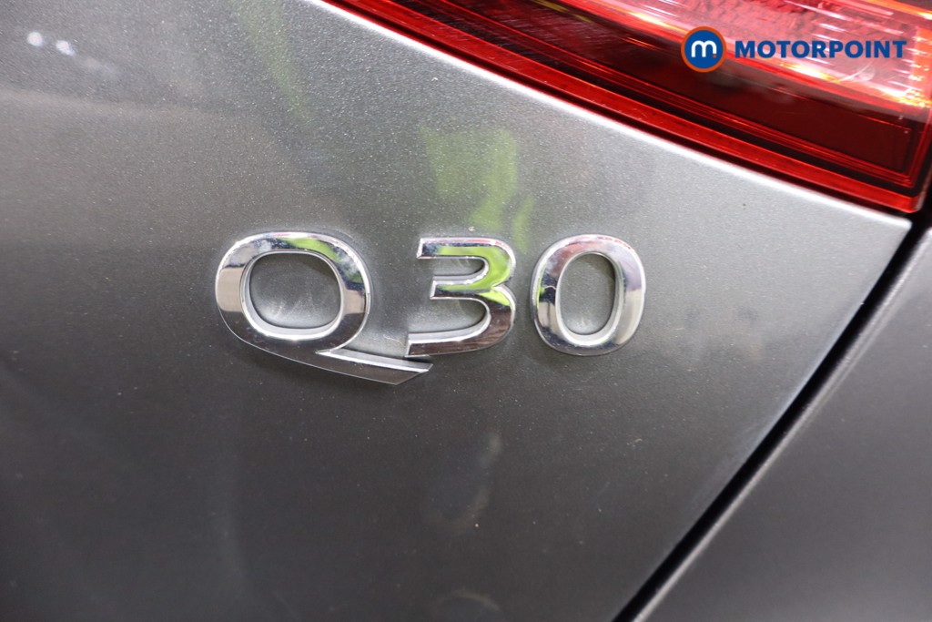 Infiniti Q30 Premium Manual Petrol Hatchback - Stock Number (1589915) - 34th supplementary image
