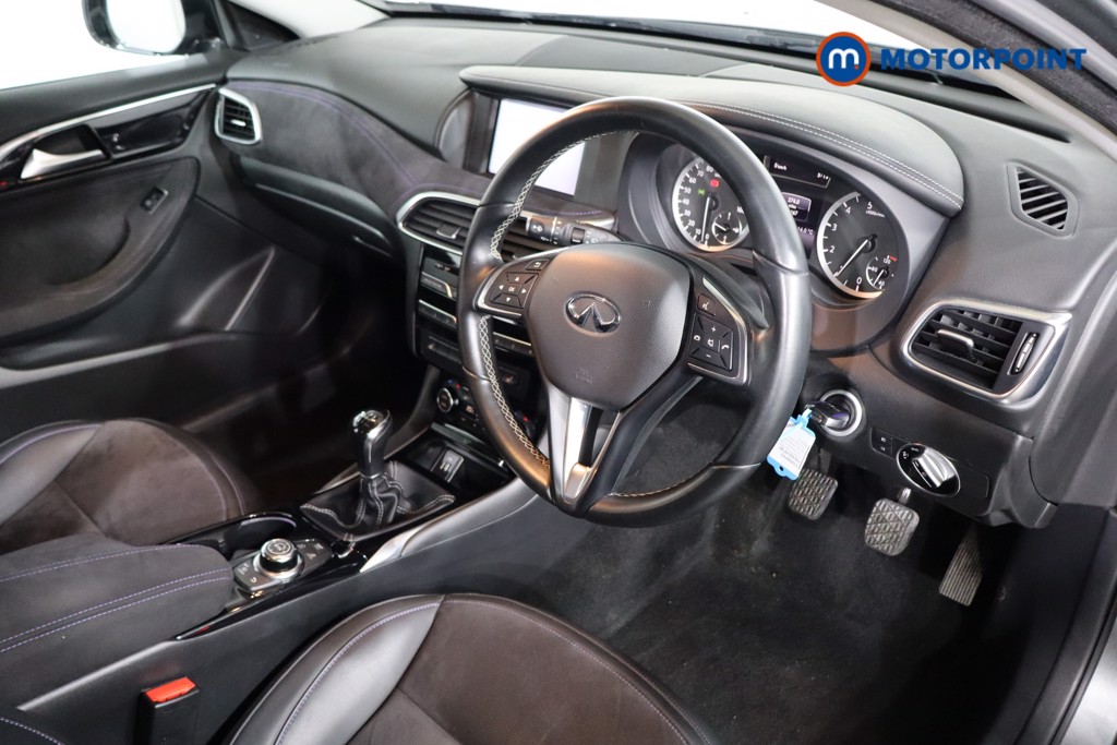 Infiniti Q30 Premium Manual Petrol Hatchback - Stock Number (1589915) - 1st supplementary image