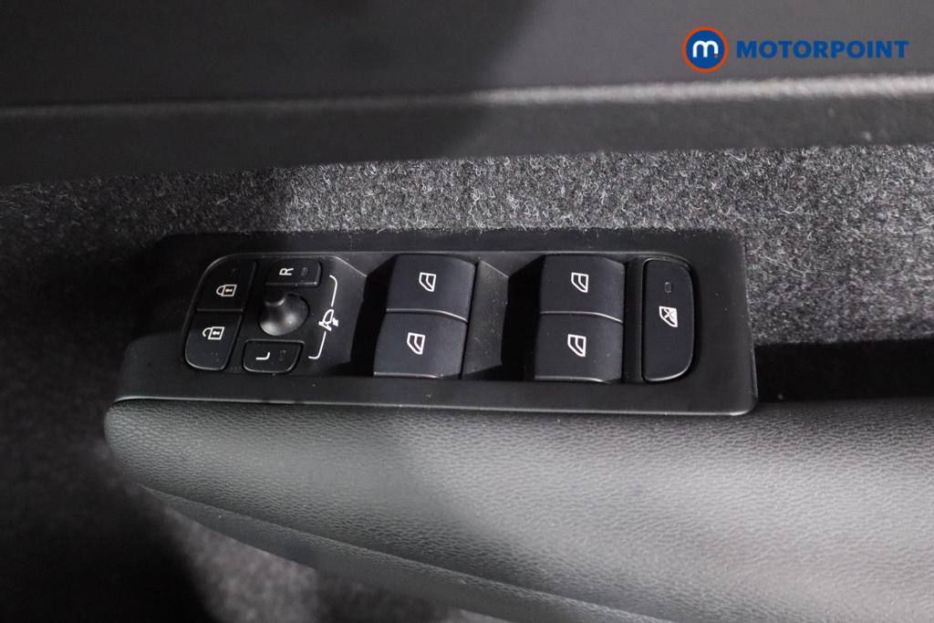 Volvo Xc40 R Design Manual Petrol SUV - Stock Number (1591768) - 3rd supplementary image