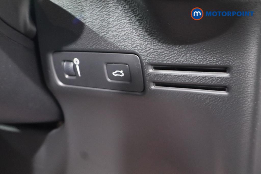 Volvo Xc40 R Design Manual Petrol SUV - Stock Number (1591768) - 4th supplementary image