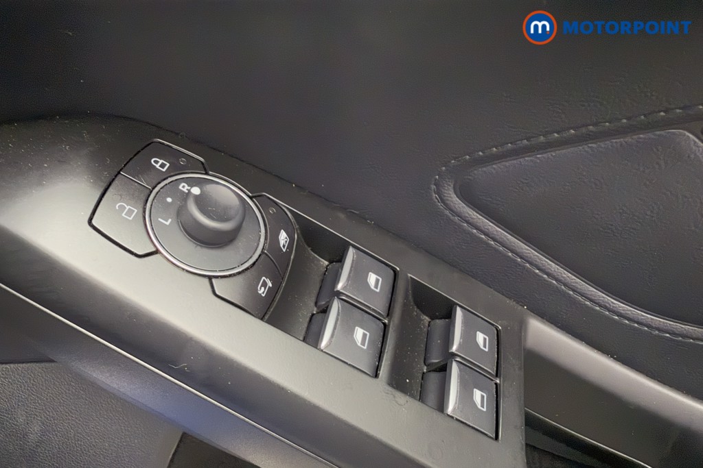 Ford Focus St-Line X Manual Petrol Hatchback - Stock Number (1553393) - 21st supplementary image