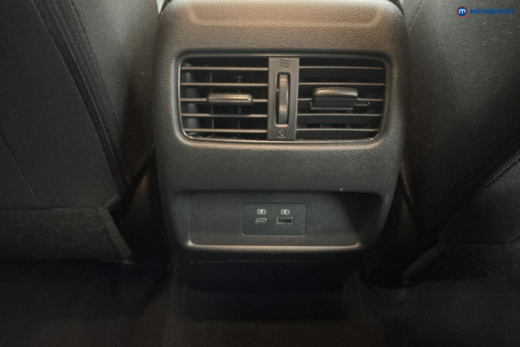 Nissan Qashqai N-Connecta Manual Petrol SUV - Stock Number (1566411) - 9th supplementary image