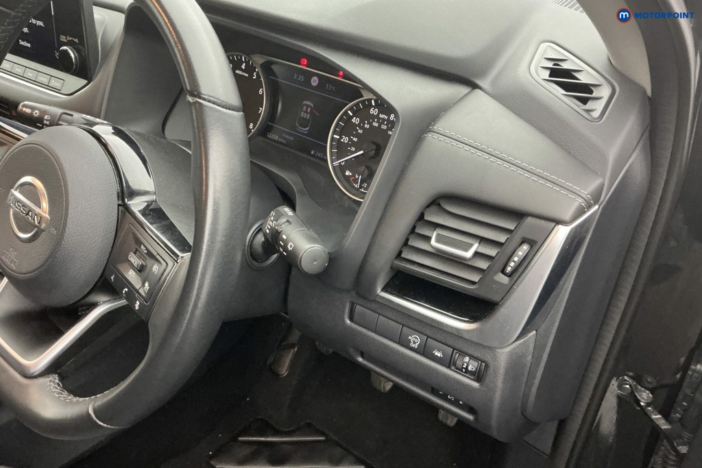 Nissan Qashqai N-Connecta Manual Petrol SUV - Stock Number (1566411) - 19th supplementary image