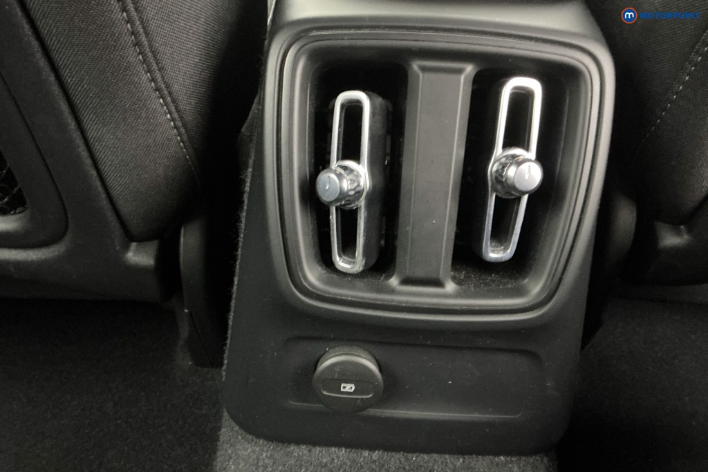 Volvo Xc40 Core Automatic Petrol Plug-In Hybrid SUV - Stock Number (1576481) - 9th supplementary image