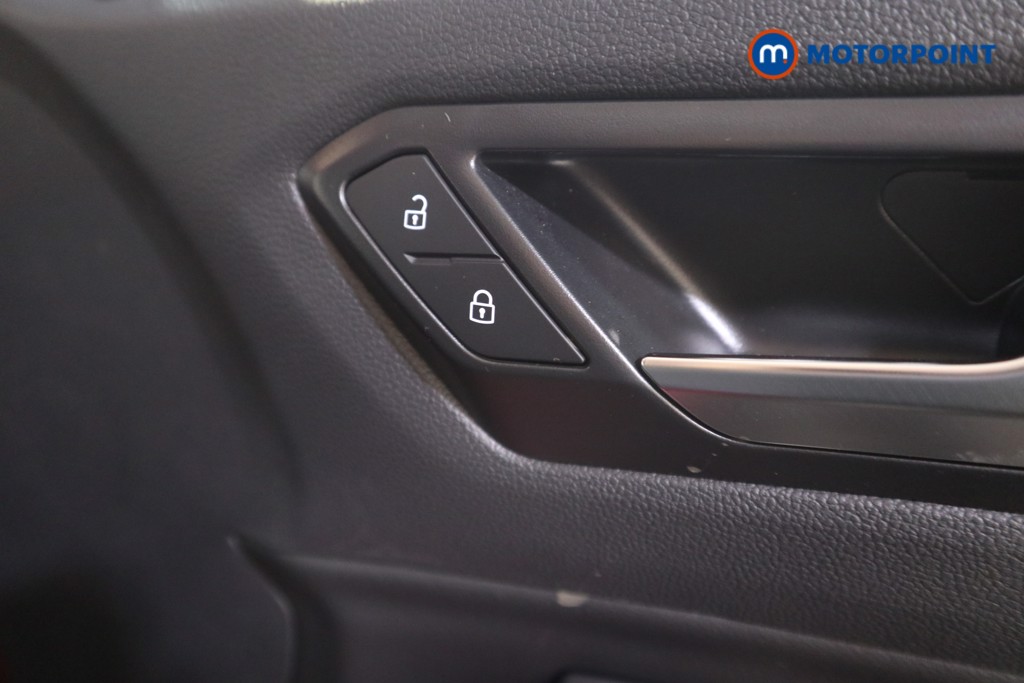 Volkswagen T-Roc Style Manual Petrol SUV - Stock Number (1584899) - 12th supplementary image