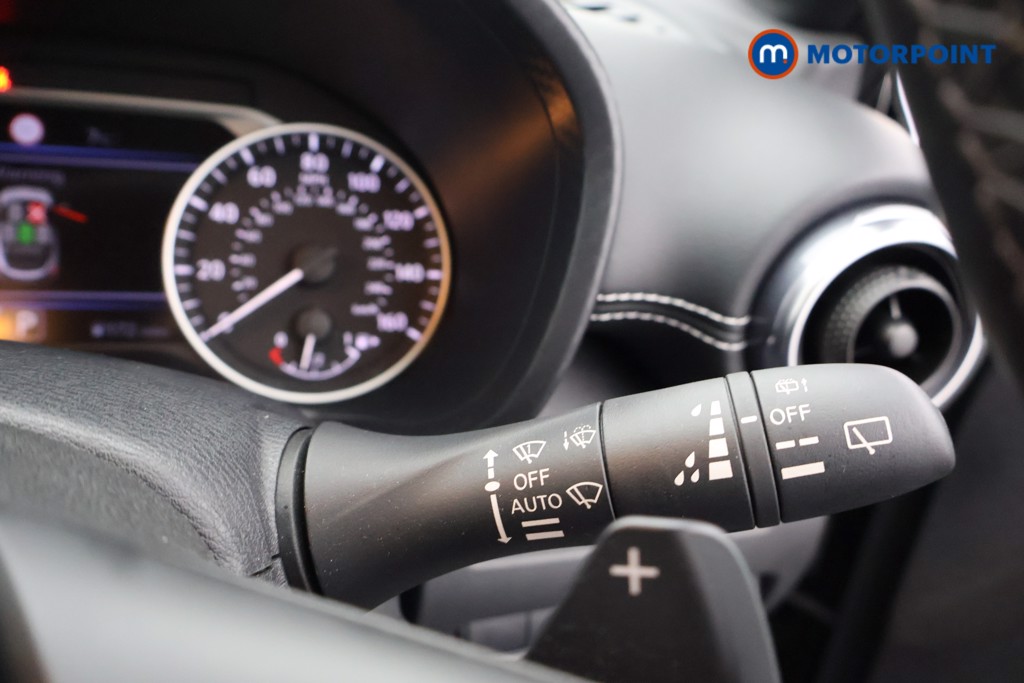 Nissan Juke N-Connecta Automatic Petrol SUV - Stock Number (1585805) - 6th supplementary image