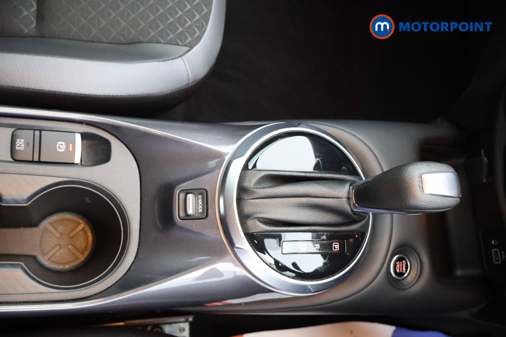 Nissan Juke N-Connecta Automatic Petrol SUV - Stock Number (1585805) - 9th supplementary image