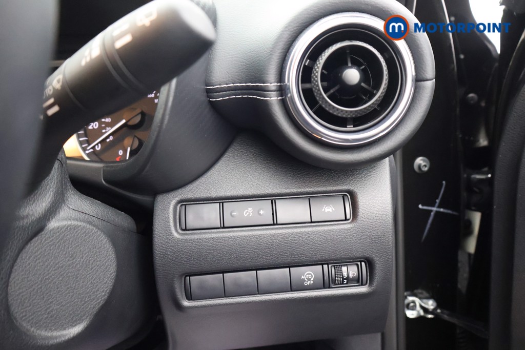 Nissan Juke N-Connecta Automatic Petrol SUV - Stock Number (1585805) - 10th supplementary image