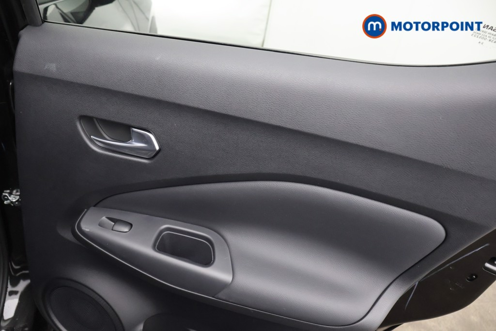 Nissan Juke N-Connecta Automatic Petrol SUV - Stock Number (1585805) - 19th supplementary image