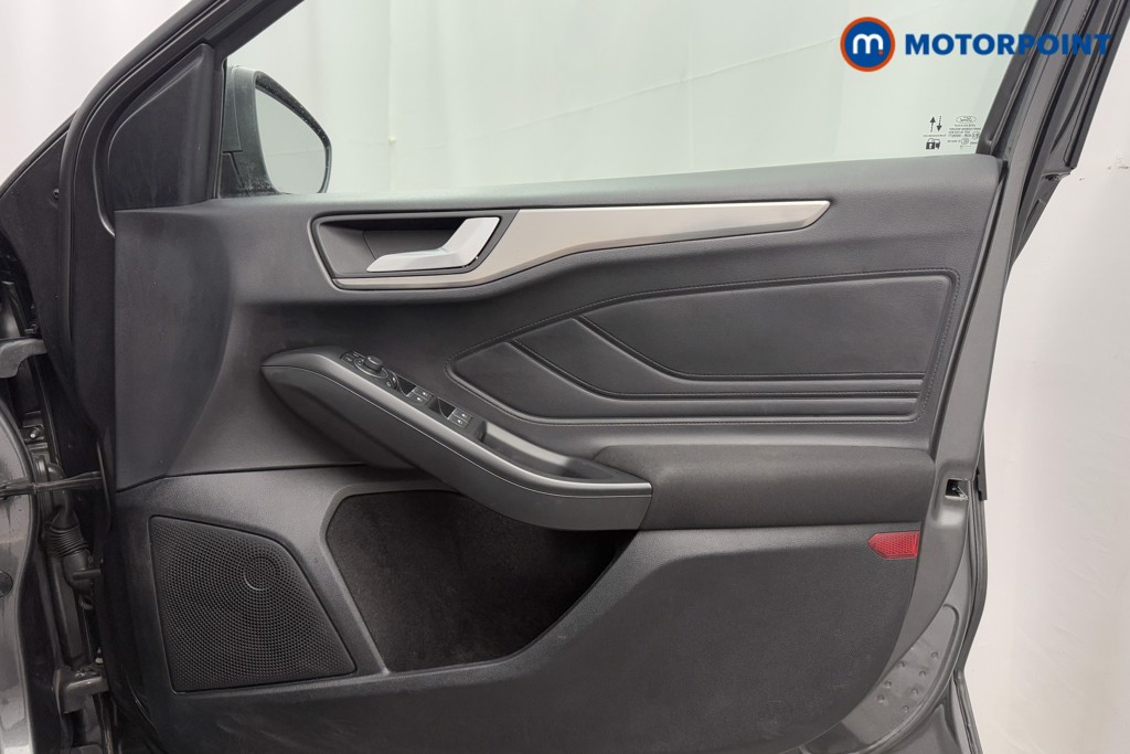 Ford Focus Titanium Automatic Petrol Hatchback - Stock Number (1586355) - 17th supplementary image