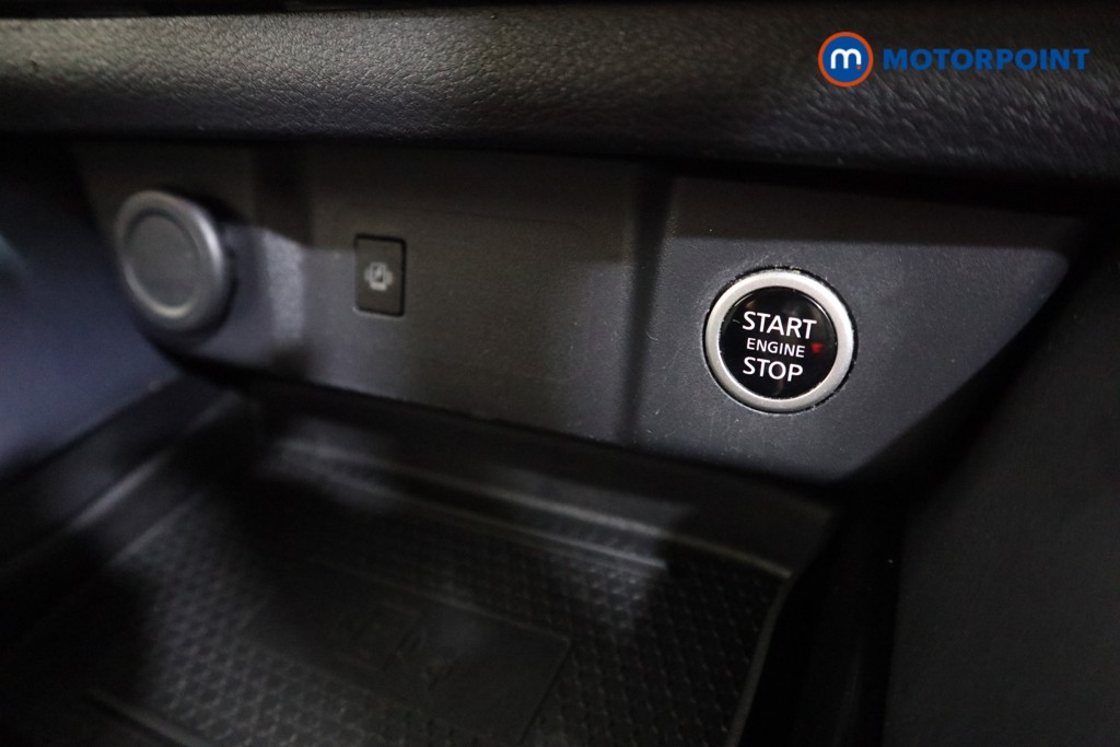 Nissan Qashqai Tekna Manual Petrol SUV - Stock Number (1589461) - 9th supplementary image