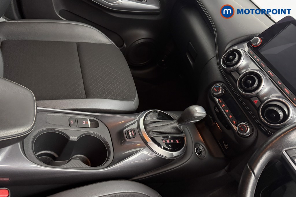 Nissan Juke N-Connecta Automatic Petrol SUV - Stock Number (1589569) - 17th supplementary image