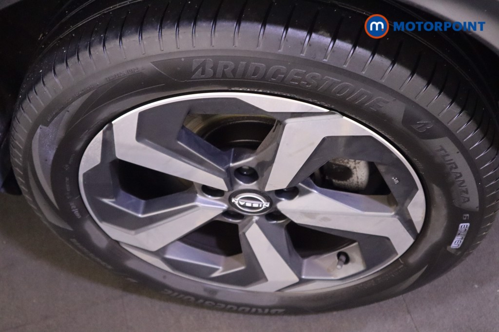 Nissan Qashqai N-Connecta Manual Petrol SUV - Stock Number (1589745) - 9th supplementary image