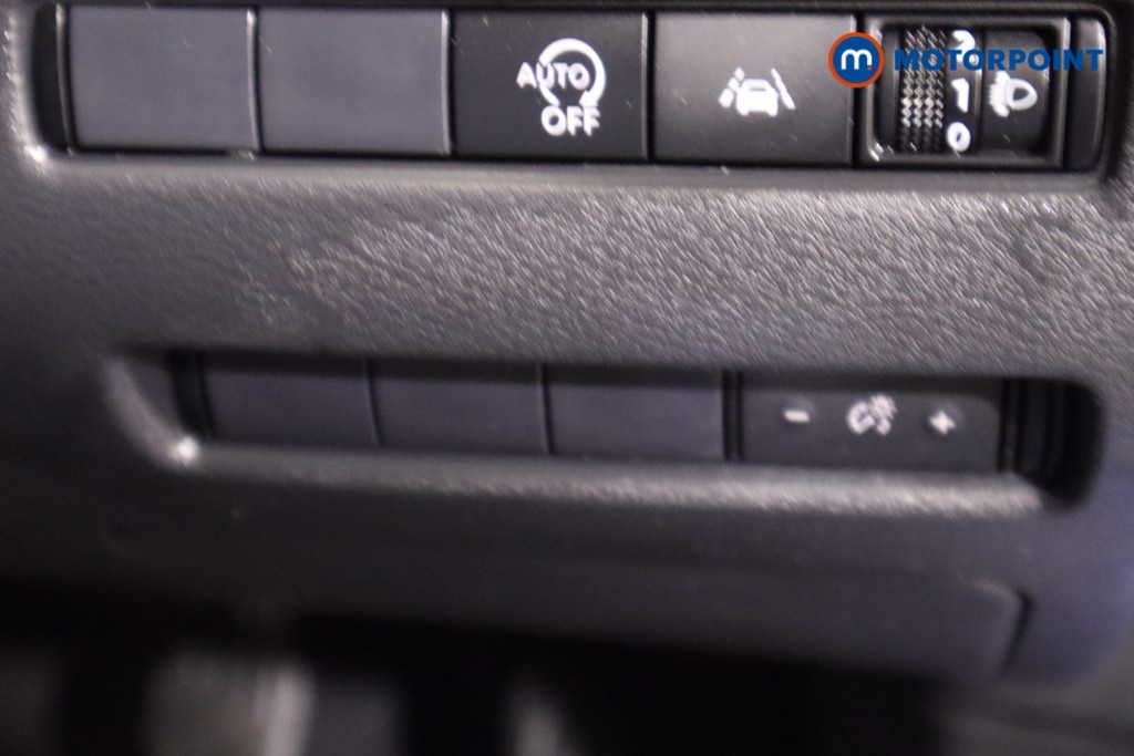 Nissan Qashqai N-Connecta Manual Petrol SUV - Stock Number (1589745) - 16th supplementary image