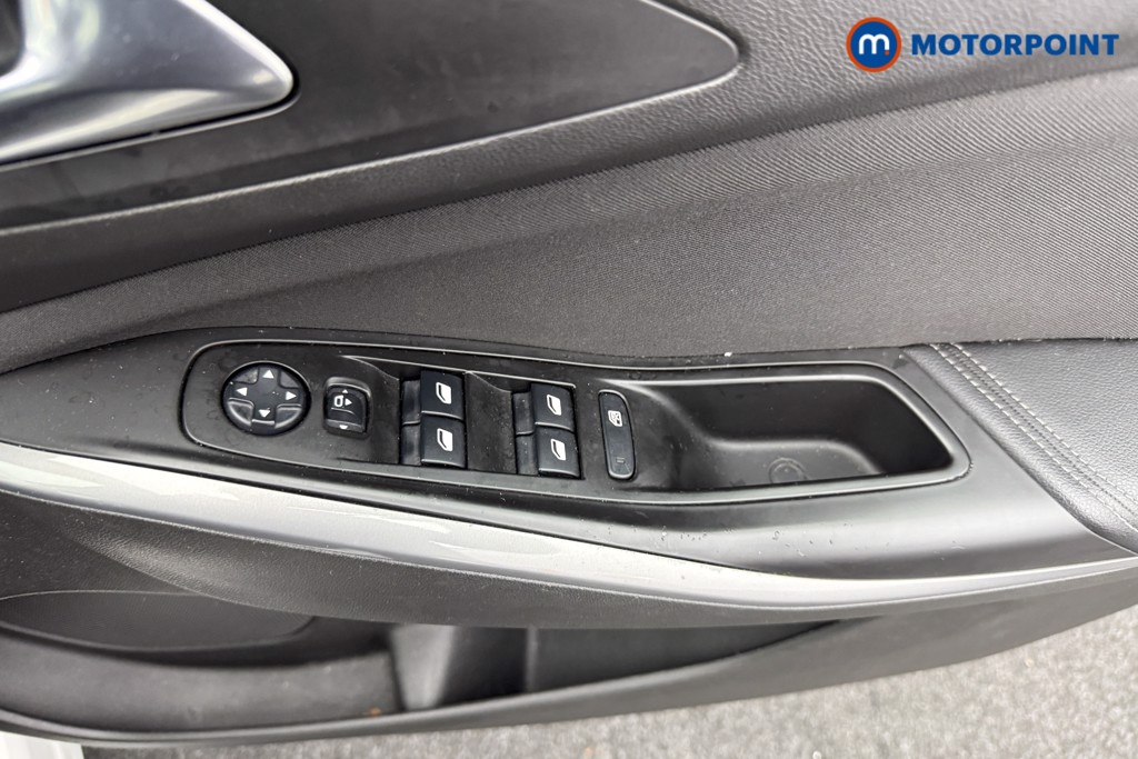 Vauxhall Grandland X Design Line Manual Petrol SUV - Stock Number (1590857) - 11th supplementary image