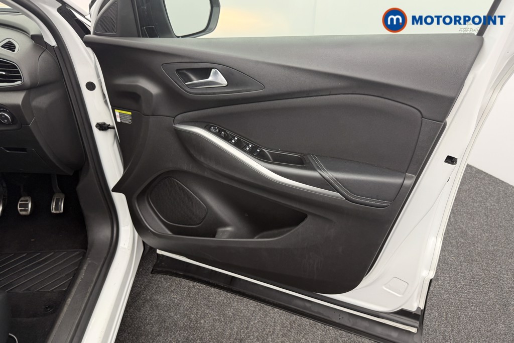 Vauxhall Grandland X Design Line Manual Petrol SUV - Stock Number (1590857) - 12th supplementary image