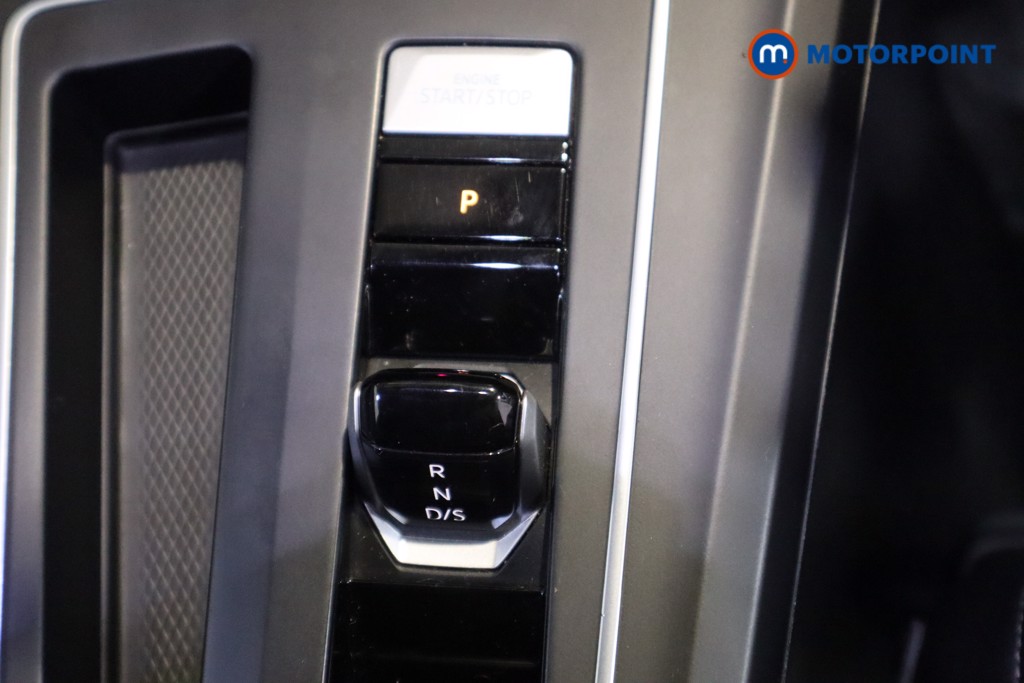 Volkswagen Golf R-Line Automatic Petrol Hatchback - Stock Number (1591563) - 5th supplementary image