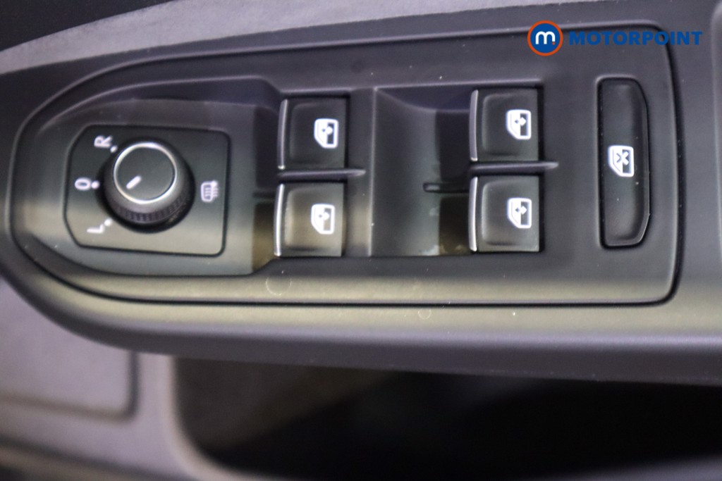 Volkswagen Golf R-Line Automatic Petrol Hatchback - Stock Number (1591563) - 16th supplementary image