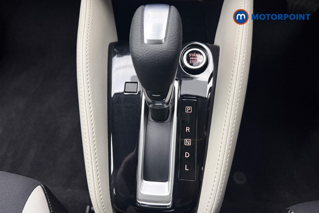 Nissan Micra Tekna Automatic Petrol Hatchback - Stock Number (1591772) - 7th supplementary image