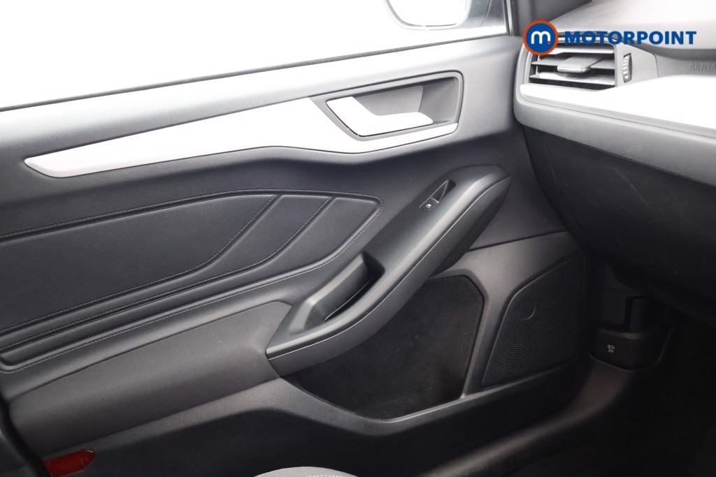 Ford Focus Zetec Manual Petrol Hatchback - Stock Number (1575766) - 12th supplementary image