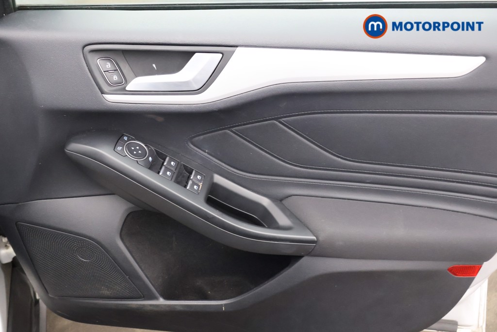 Ford Focus Zetec Manual Petrol Hatchback - Stock Number (1575766) - 13th supplementary image