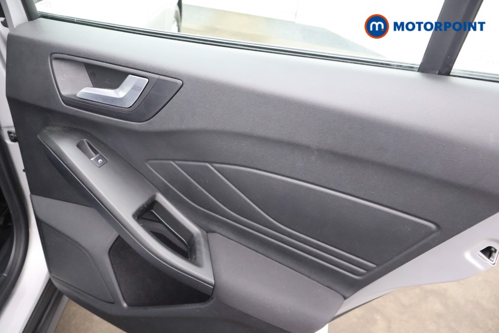 Ford Focus Zetec Manual Petrol Hatchback - Stock Number (1575766) - 18th supplementary image
