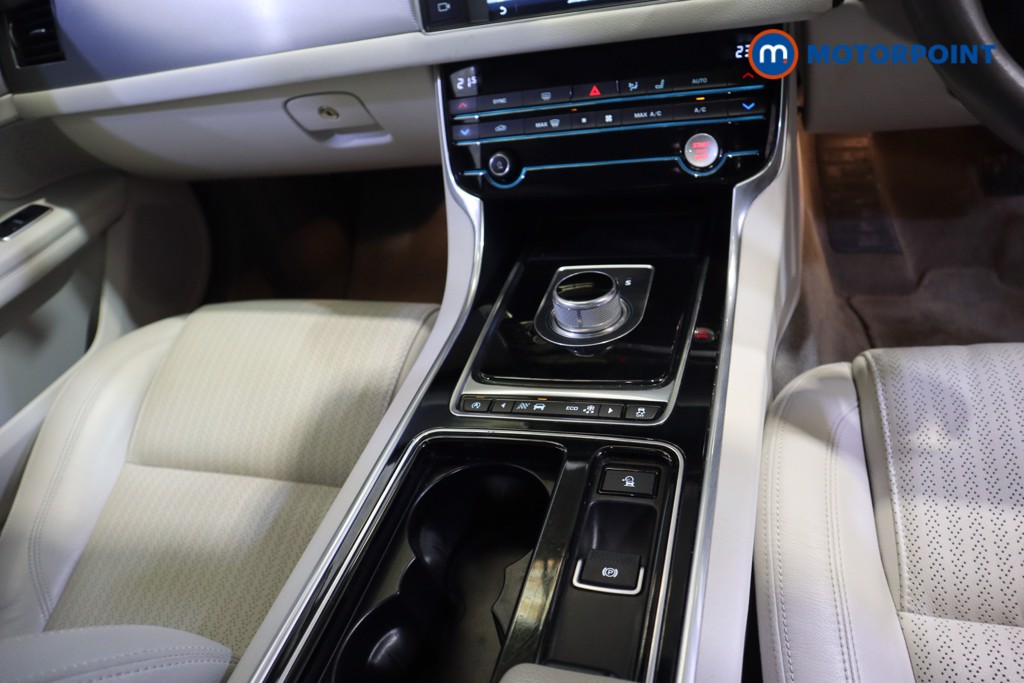 Jaguar XF Prestige Automatic Diesel Saloon - Stock Number (1580403) - 6th supplementary image
