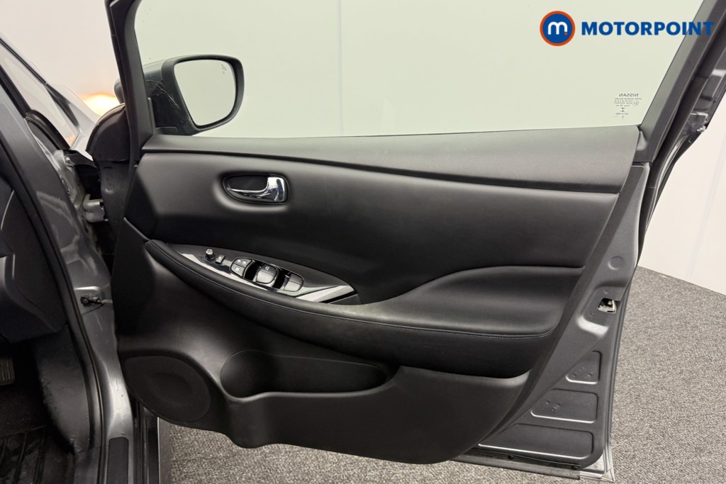 Nissan Leaf N-Connecta Automatic Electric Hatchback - Stock Number (1581941) - 17th supplementary image