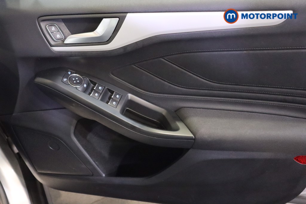 Ford Focus Zetec Automatic Petrol Hatchback - Stock Number (1584077) - 13th supplementary image