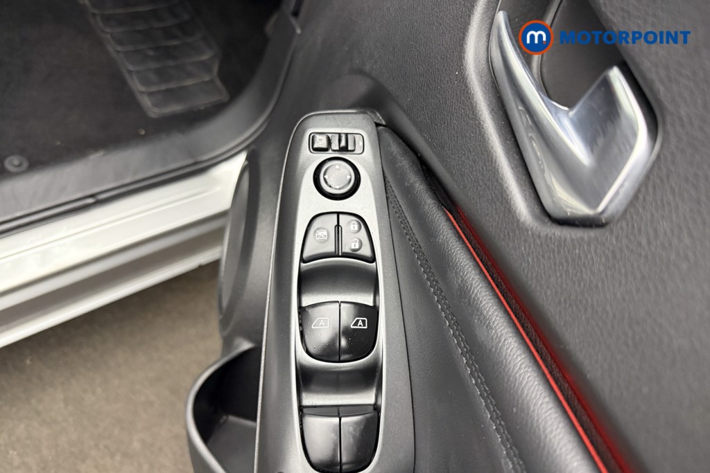 Nissan Juke N-Connecta Automatic Petrol SUV - Stock Number (1585120) - 17th supplementary image