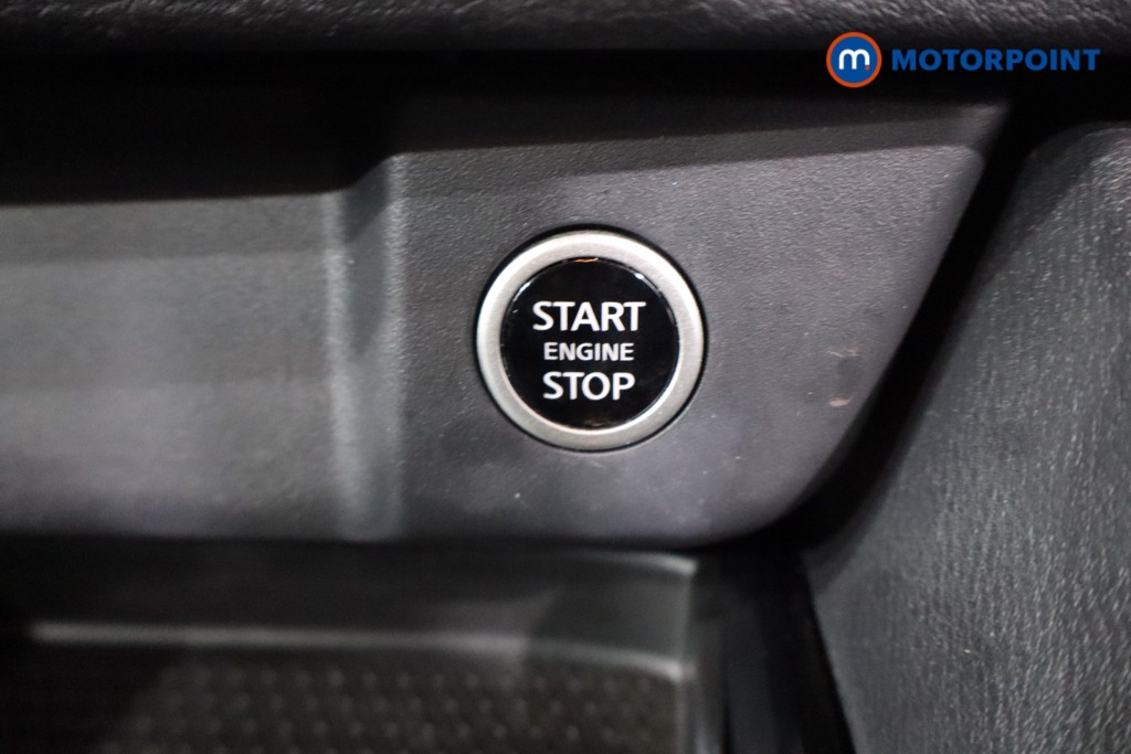 Nissan Qashqai Visia Manual Petrol SUV - Stock Number (1588780) - 13th supplementary image