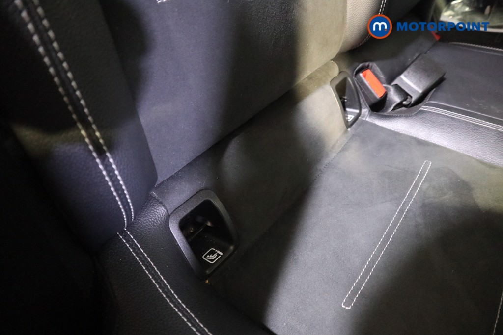 Mercedes-Benz A Class Amg Line Executive Edition Automatic Petrol Hatchback - Stock Number (1589096) - 17th supplementary image
