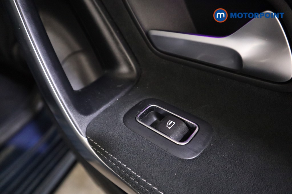 Mercedes-Benz A Class Amg Line Executive Edition Automatic Petrol Hatchback - Stock Number (1589096) - 18th supplementary image