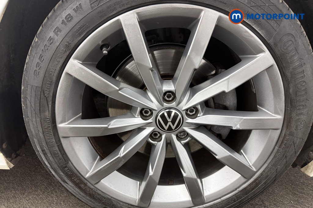 Volkswagen Passat R-Line Manual Diesel Saloon - Stock Number (1590010) - 4th supplementary image